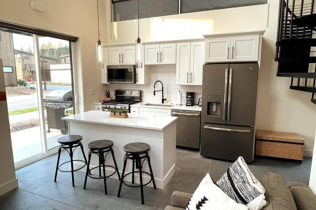 Brand New Upscale Home- Best Location! Whitefish Extérieur photo